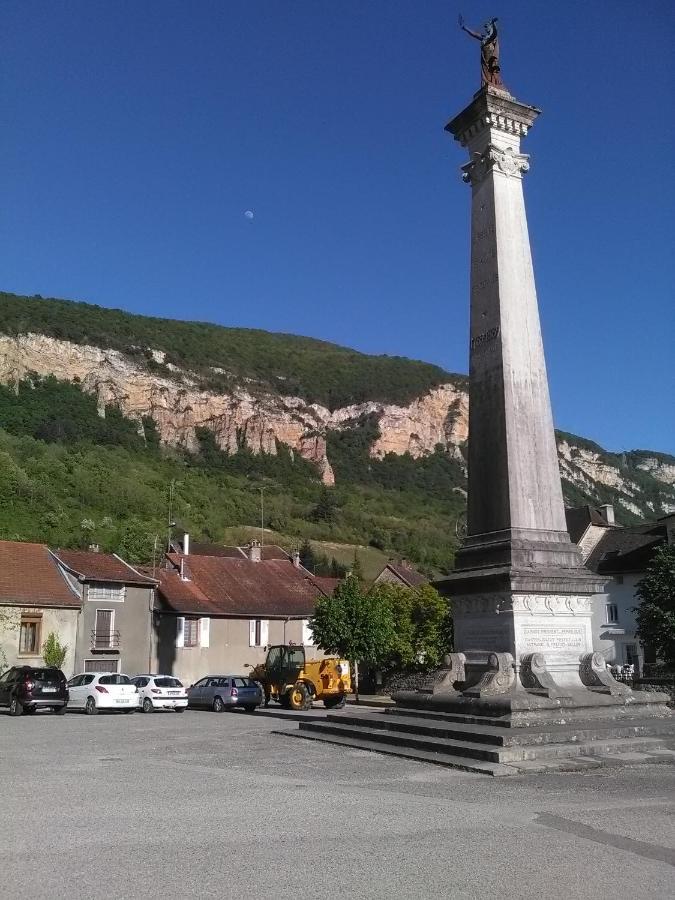 ホテル A Deux Pas Du Rheby Villebois エクステリア 写真