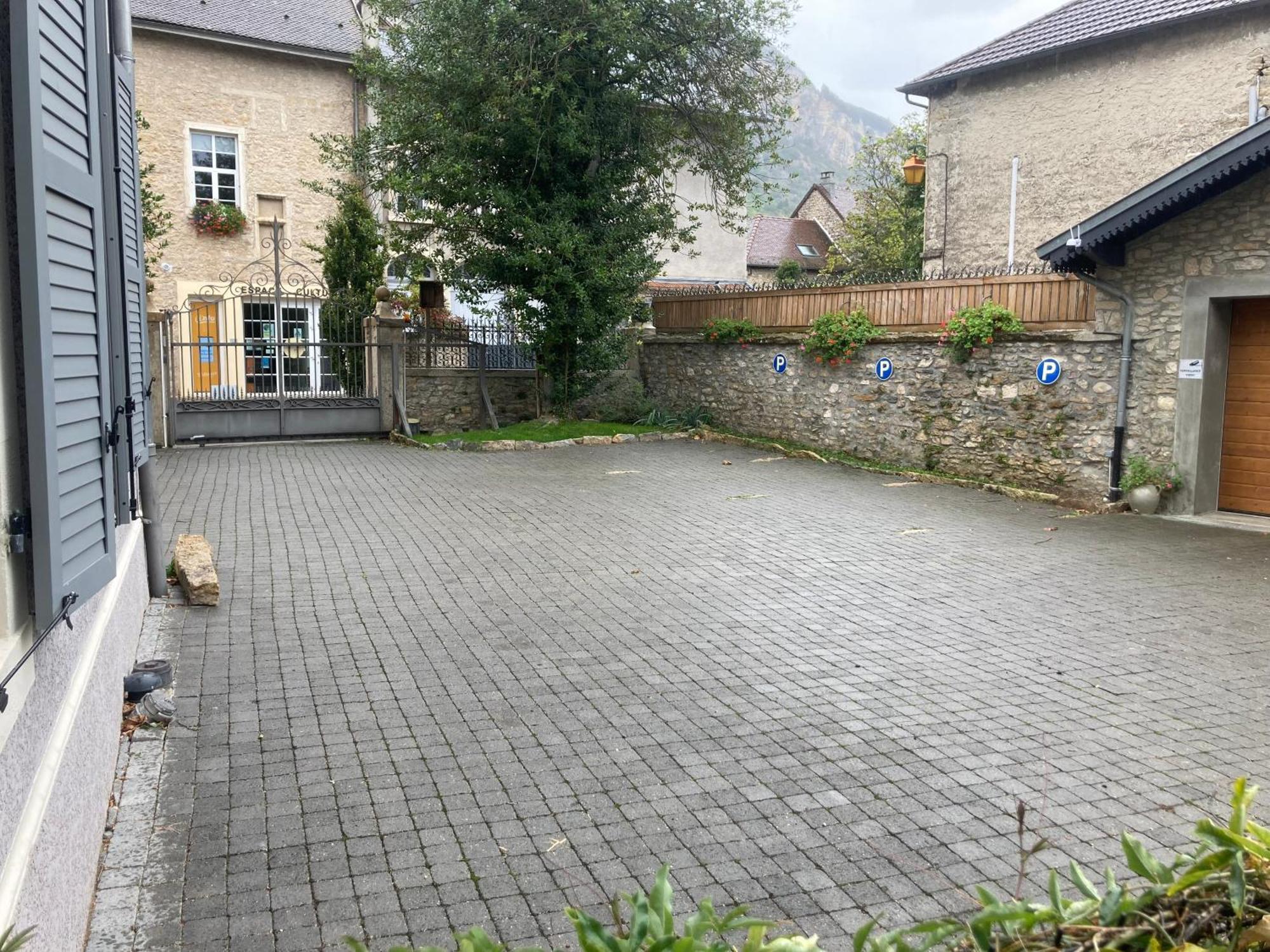 ホテル A Deux Pas Du Rheby Villebois エクステリア 写真